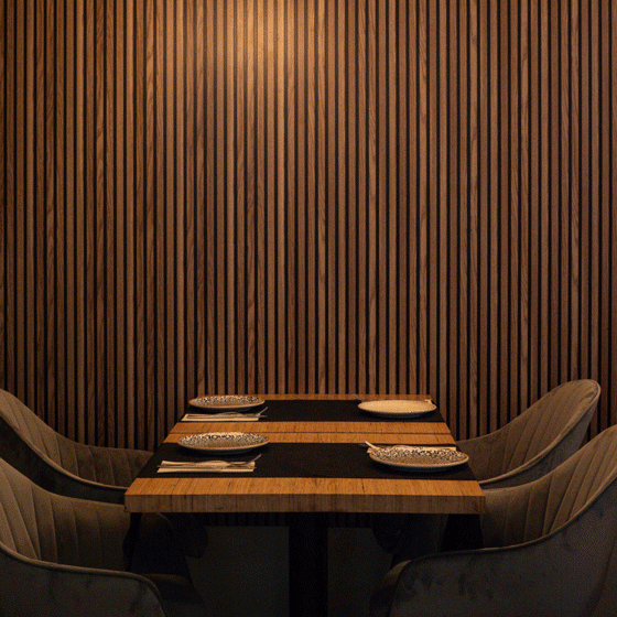 Interior acogedor restaurante